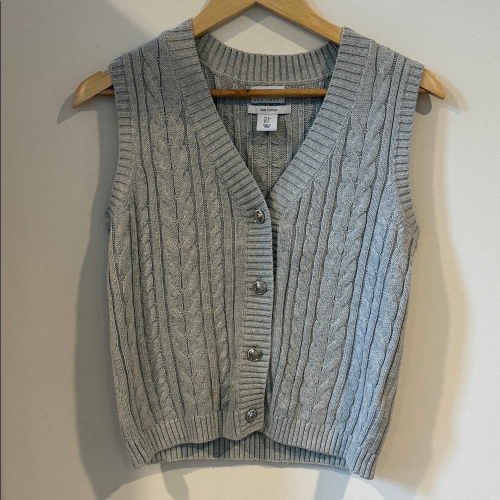 Nicole Miller Silver Cable Knit Sweater Vest
